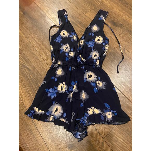 EUC Floral Print Navy Blue Sleeveless Romper Playsuit Ruffle Hem Forever 21 SM - Picture 1 of 4